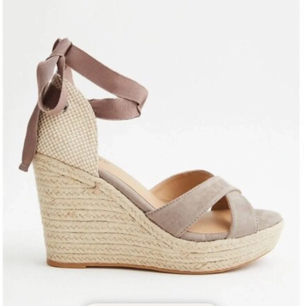 Torrid taupe platform Espadrille wrap Sandals with Ribbon Ties size 9.5 wide
